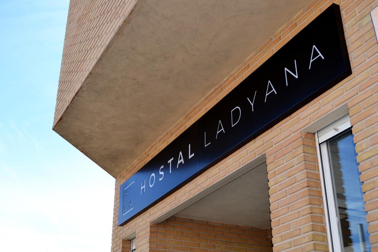 Hostal Lady Ana Maria Collado Villalba Exterior foto