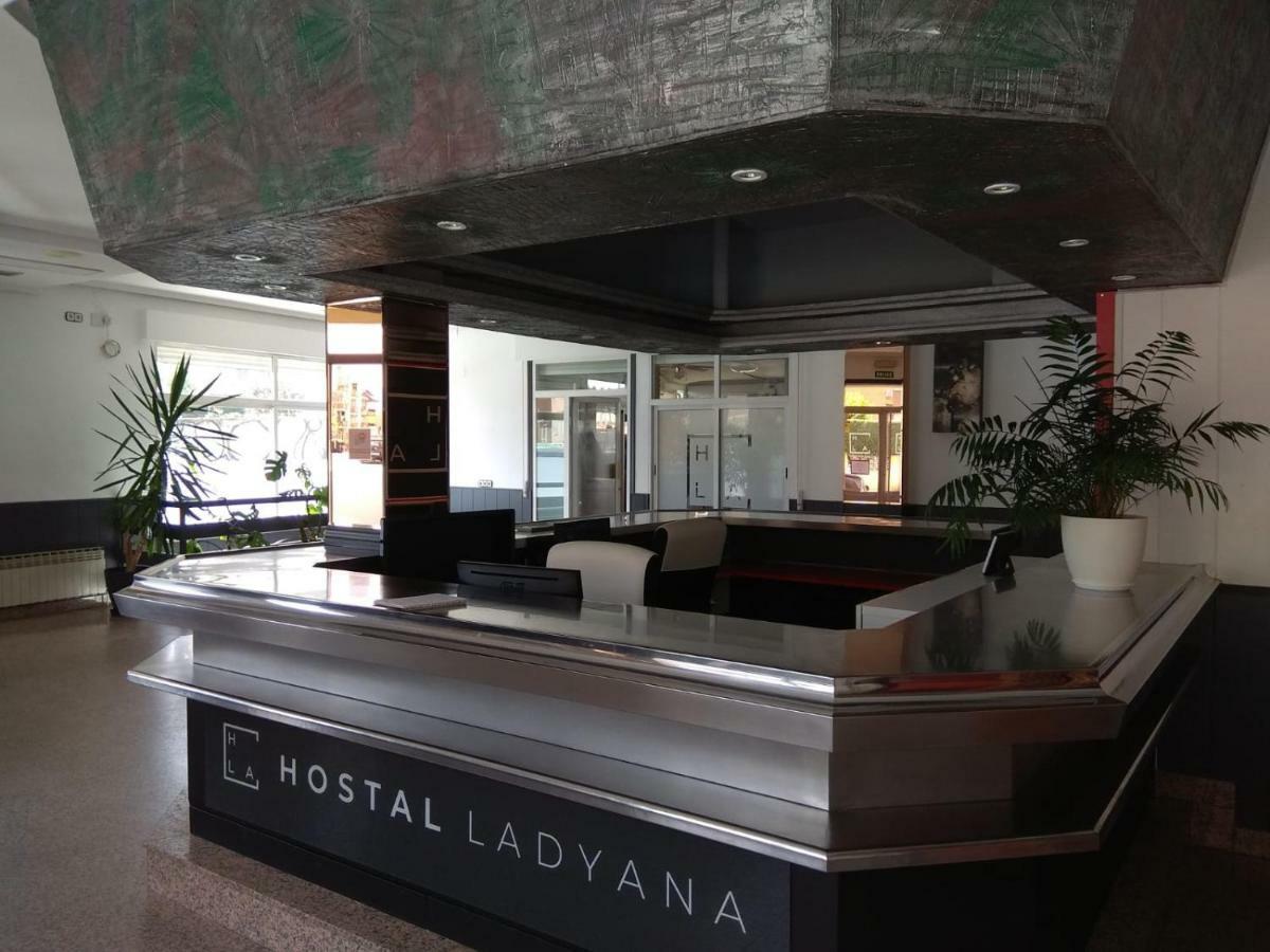 Hostal Lady Ana Maria Collado Villalba Exterior foto