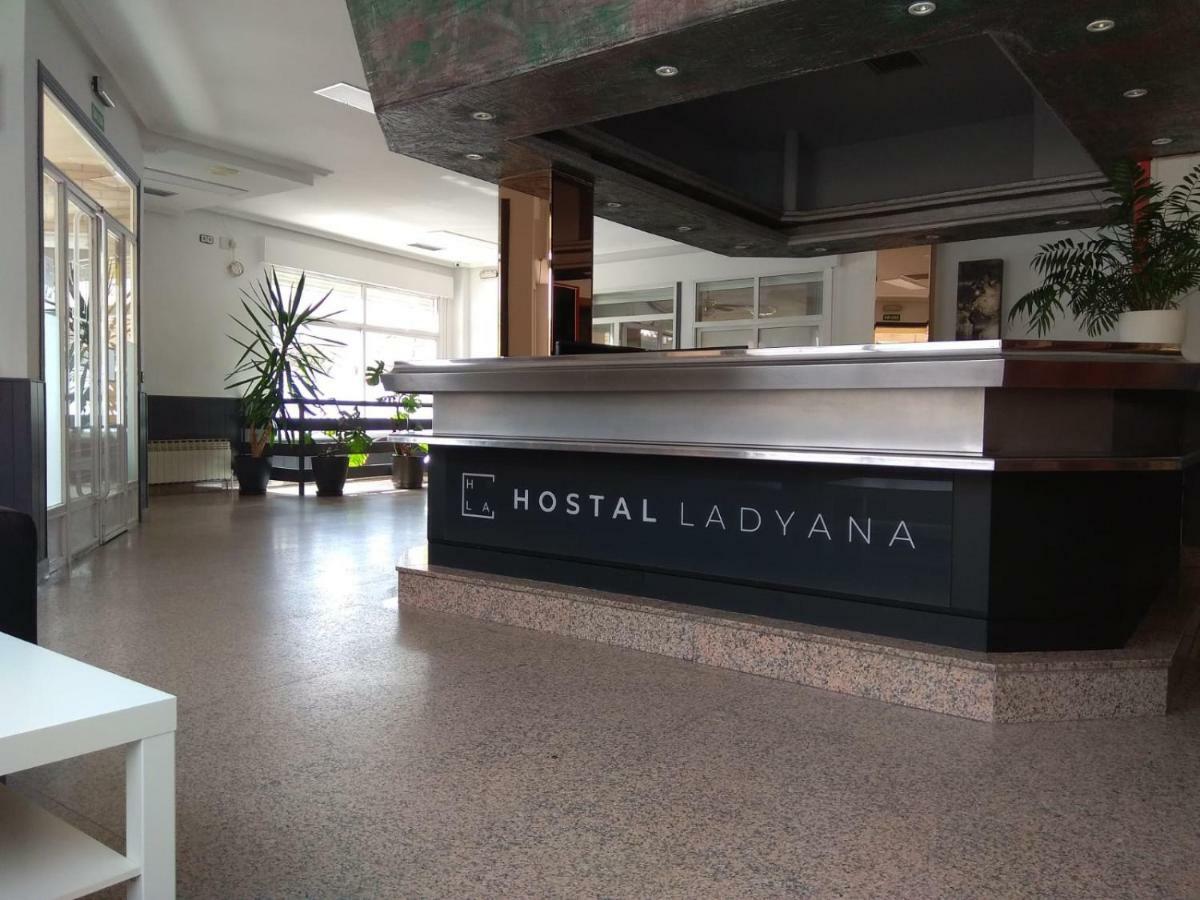 Hostal Lady Ana Maria Collado Villalba Exterior foto