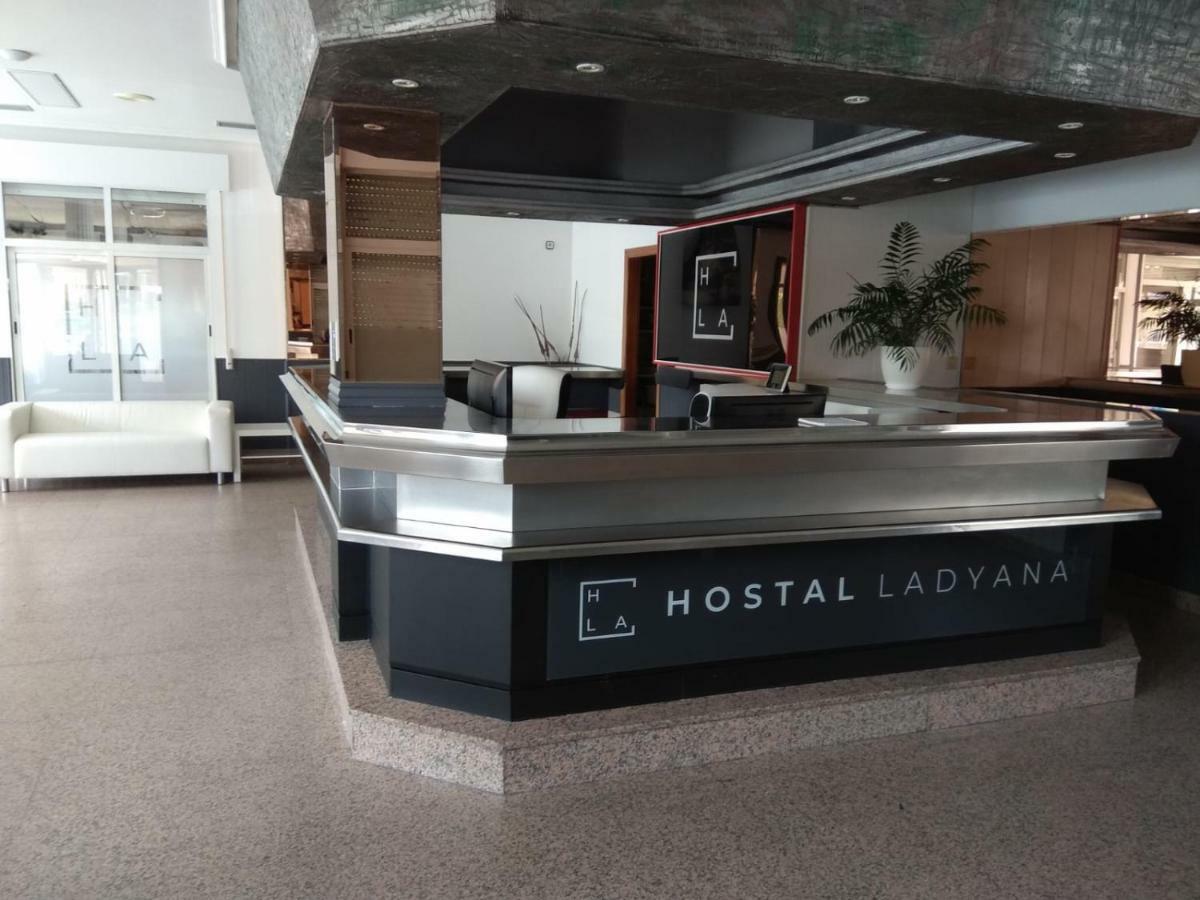 Hostal Lady Ana Maria Collado Villalba Exterior foto
