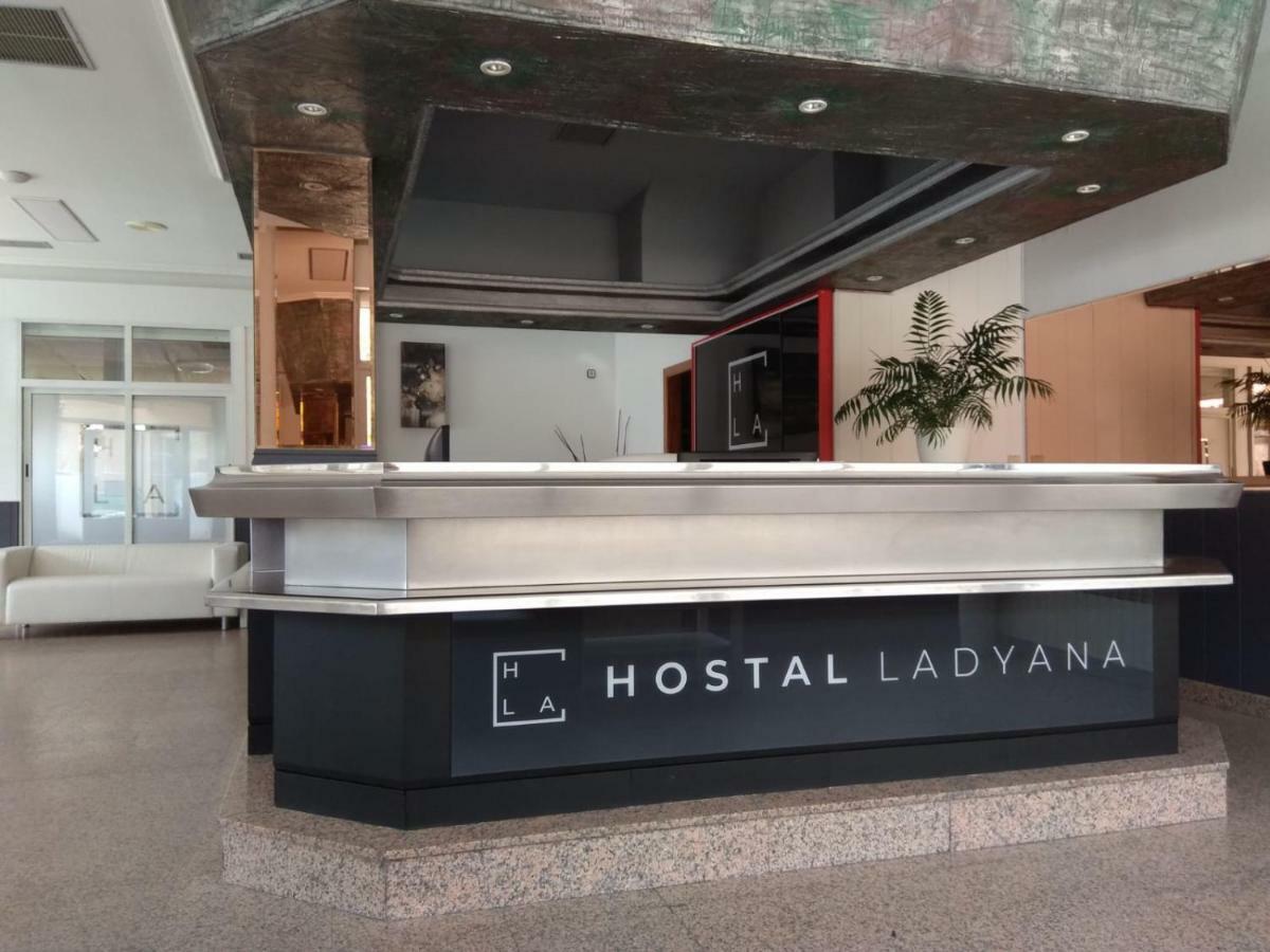 Hostal Lady Ana Maria Collado Villalba Exterior foto